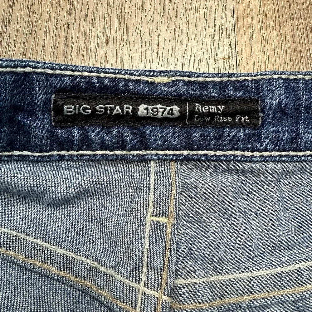 Big Star 1974 Women shorts Size 27‎ Remy Low Rise Fit denim